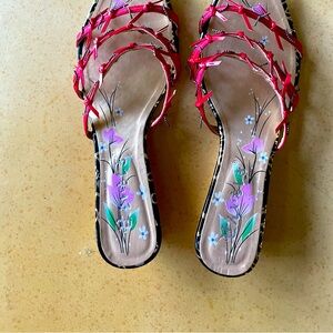 Very beautiful, floral slipper with silk insole. Small scratch on the side.